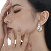 أقراط فضية لامعة بلمسة نهائية مبهرة