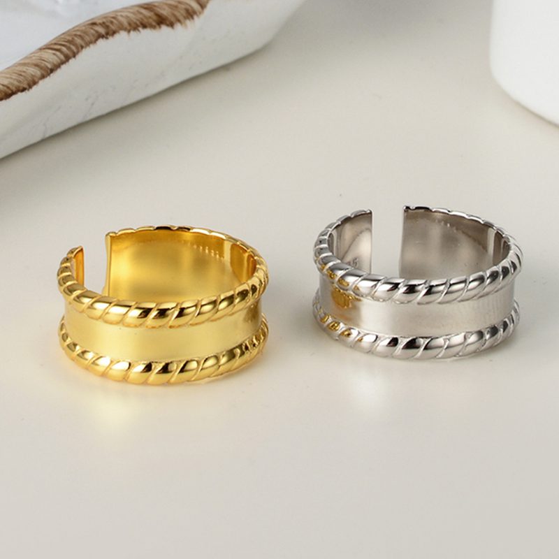 Rope Silver Ring for a Classic Twist
