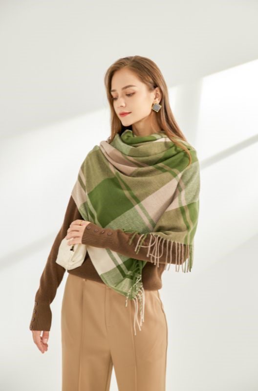 Luxe Echo- Plush warmth with sleek style