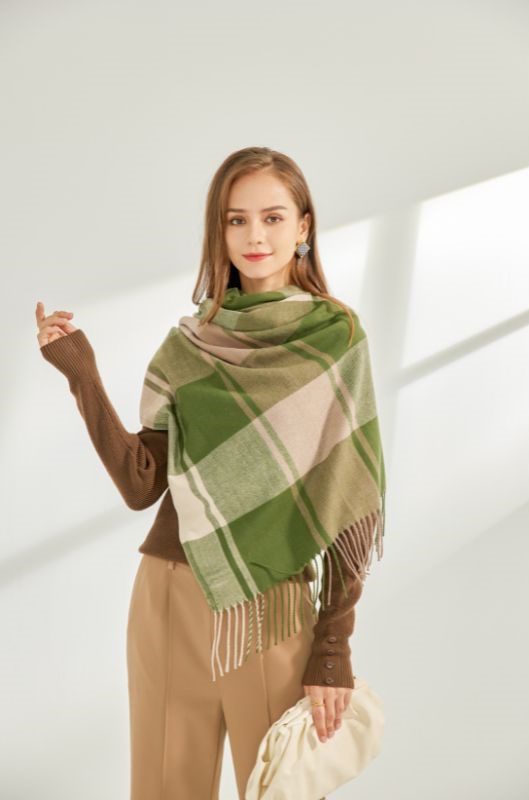 Luxe Echo- Plush warmth with sleek style