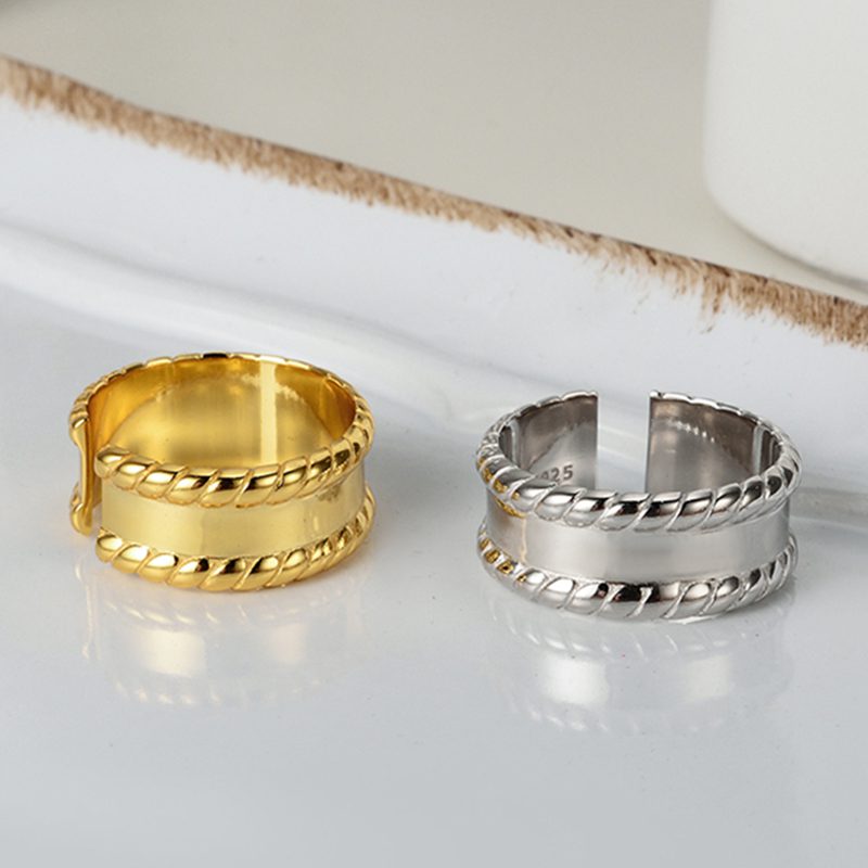Rope Silver Ring for a Classic Twist